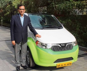 Dr. Pawan Goenka, Managing Director, M&M Ltd. with the electric car e2O Plus, at the launch of India's first Multi-Modal Electric Vehicle Project in Nagpur copy